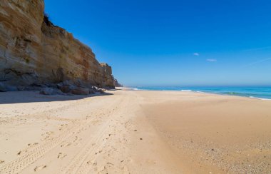 Portekiz, Alentejo 'da güzel boş bir sahil.