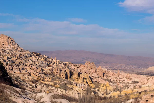Gece Zelve 'de inanılmaz kayalar var. Kapadokya Dünya Piramitleri. Gorme. Türkiye.