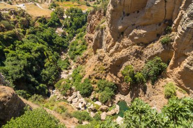 El Tajo Vadisi üzerindeki eski Ronda kasabasının manzarası. Ronda, İspanya