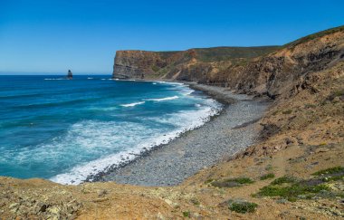 Portekiz, Alentejo 'da güzel boş bir sahil.