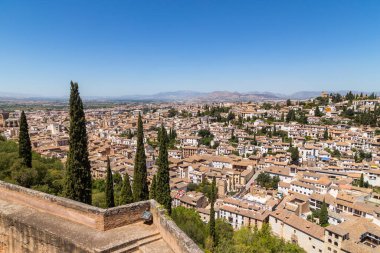 Şehir manzarası, Alhambra Sarayı 'ndaki Arms Tower' ın tepesinden çekildi. UNESCO 'dan Dünya Mirası Sitesi. Endülüs, İspanya.