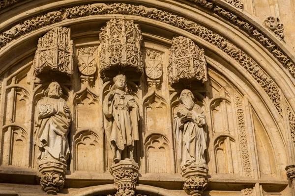 San Sebastian Kraliyet Hastanesi 'nin Gotik Portalı. Yazan Hernan Ruiz el Viejo, Cordoba. İspanya