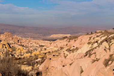Gece Zelve 'de inanılmaz kayalar var. Kapadokya Dünya Piramitleri. Gorme. Türkiye.