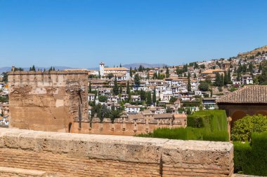 Alhambra Alcazaba kalede antik duvarlar. Granada