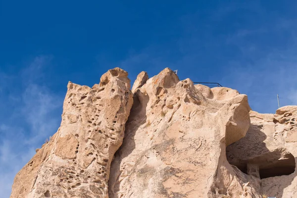 Cuevas Edificios Capadocia Turquía Picos Piedra Con Puertas Ventanas Vivienda —  Fotos de Stock