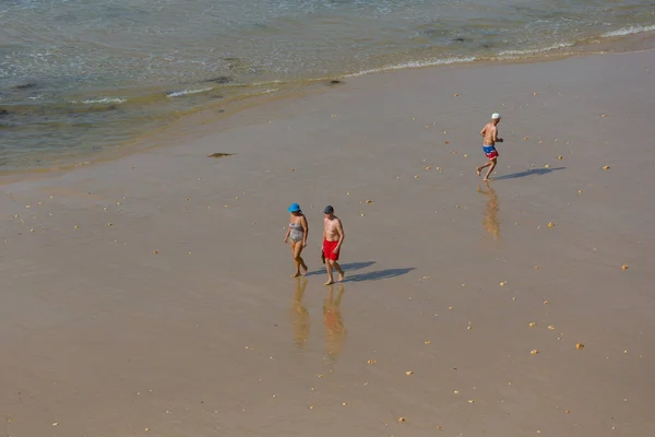 Albufeira Portugal Pessoas Famosa Praia Olhos Água Albufeira Esta Praia — Fotografia de Stock