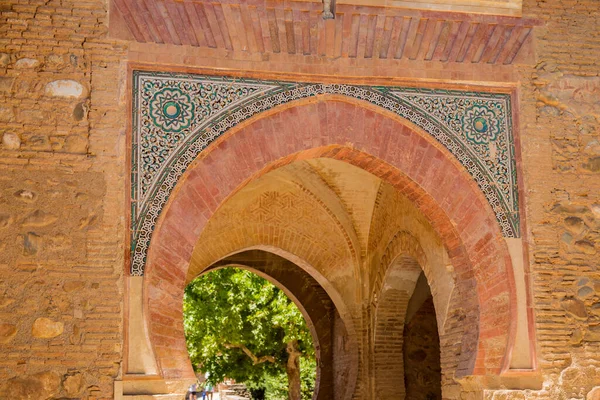 Vacker Dekoration Valv Inne Medeltida Arkitektur Komplex Århundradet Palats Alhambra — Stockfoto
