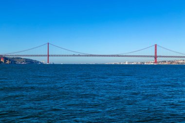 25 de Abril Köprüsü (Portekizce: Ponte 25 de Abril), Lizbon 'da Tagus Nehri üzerinde bulunan asma köprü..