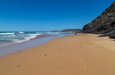 Portekiz, Alentejo 'da güzel boş bir sahil.
