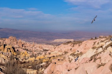 Gece Zelve 'de inanılmaz kayalar var. Kapadokya Dünya Piramitleri. Gorme. Türkiye.