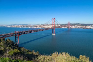 25 de Abril Köprüsü (Portekizce: Ponte 25 de Abril), Lizbon 'da Tagus Nehri üzerinde bulunan asma köprü..