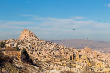 Gece Zelve 'de inanılmaz kayalar var. Kapadokya Dünya Piramitleri. Gorme. Türkiye.