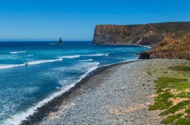 Portekiz, Alentejo 'da güzel boş bir sahil.