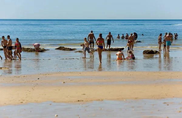 Albufeira Portogallo Agosto 2016 Persone Alla Famosa Spiaggia Olhos Agua — Foto Stock