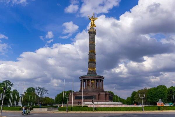 ベルリン ドイツ 2022年5月5日 ドイツ ベルリンの勝利の柱の上にビクトリアの黄金像 — ストック写真