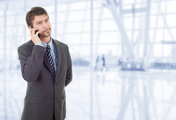 Junger Geschäftsmann Telefon Büro — Stockfoto