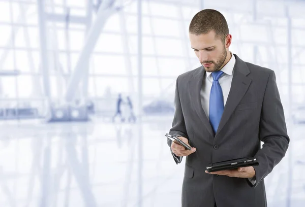 Jeune Homme Affaires Avec Une Tablette Bureau — Photo