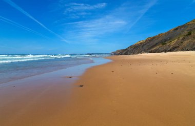 Portekiz, Alentejo 'da güzel boş bir sahil.