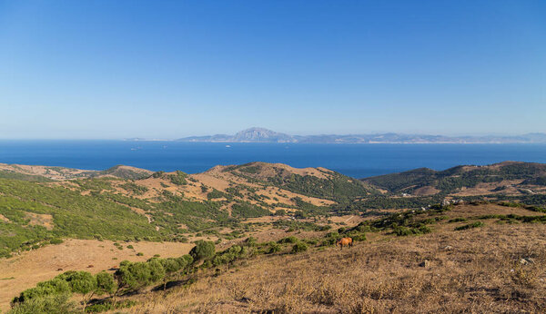 Вид от Мирадор-дель-Эстеньо до пролива Джибриль с Морено на другой стороне, Джибриль
