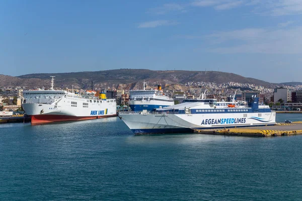 ピレアス ギリシャ 2022年5月7日 ギリシャのピレウス港に停泊中のフェリークルーズ船 ピレウス港はヨーロッパ最大の旅客港であり 世界第3位である — ストック写真