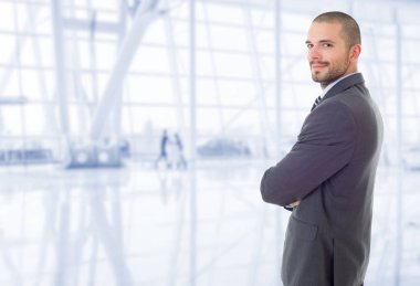 Ofisteki mutlu iş adamı portresi.