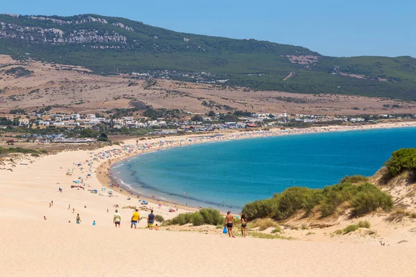 Tarifa Spain Tourists Walking Playa Bolonia Beach Unspoiled White Sand — Fotografia de Stock