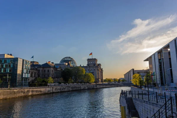 Berlin Germany Reichstag Berlin Banks Spree River Reichstag Seat German —  Fotos de Stock