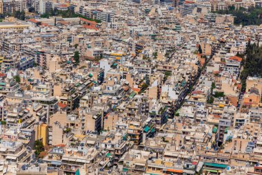 ATHENS, GREECE: Atina, Yunanistan 'da yoğun yaşam ve mimari. Güney Avrupa 'da birçok evi ve gayrimenkulü olan bir yerleşim bölgesi..
