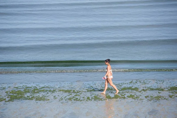 Baiona Galicia Spain 2014 스페인갈리시아 바이오나에서 해변에 사람들 — 스톡 사진