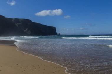 Portekiz, Algarve batı kıyısında güzel boş bir sahil.
