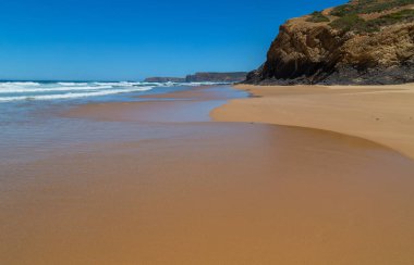 Portekiz, Alentejo 'da güzel boş bir sahil.