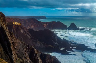 Portekiz, Sagres yakınlarındaki Algarve Batı Sahili 'ndeki uçurumlar