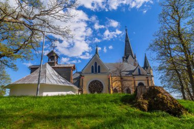 Tepedeki Bakire Meryem 'i Ziyaret Bazilikası. Levoca yakınlarındaki Marianska Hora. Slovakya