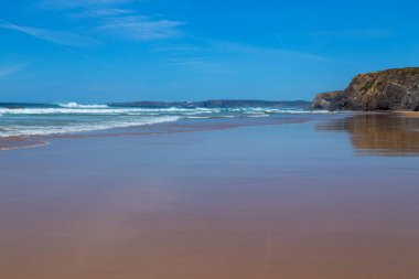 Portekiz, Algarve batı kıyısında güzel boş bir sahil.