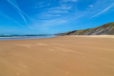 Portekiz, Algarve batı kıyısında güzel boş bir sahil.