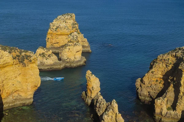 Ponta Piedade Algarve Portugal Enjoying View Spectacular Rock Formations Boat — Stok fotoğraf