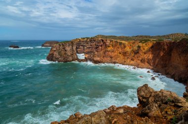 Portekiz, Sagres yakınlarındaki Algarve Batı Sahili 'ndeki uçurumlar