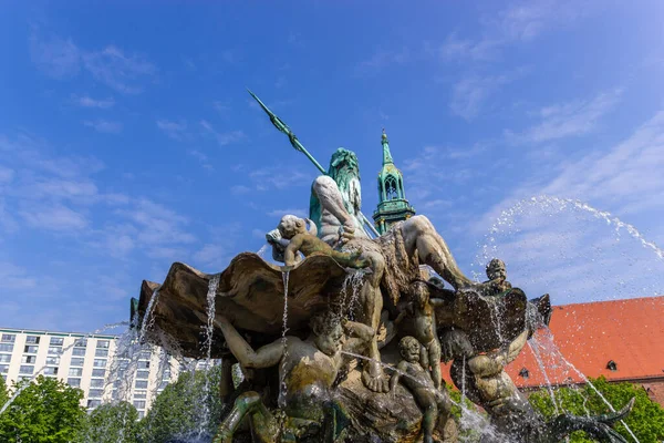 Berlin Germany Neptune Fountain Neptunbrunnen Saint Mary Church Marienkirche Alexanderplatz — Stockfoto