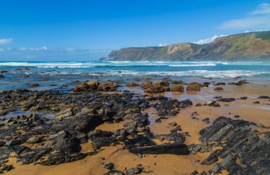 Portekiz, Algarve batı kıyısında güzel boş bir sahil.