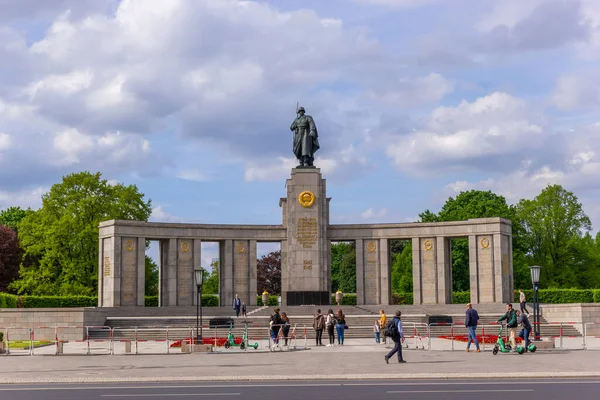 Berlin Germany Soviet War Memorial Tiergarten Soviet Memorial Commemorating Soldiers — Stock Fotó