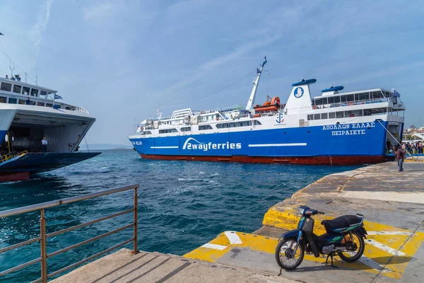 Pireas Greece Ferry Boats Cruise Ships Docking Port Piraeus Greece — Photo