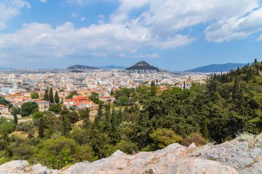 Atina, Yunanistan 'da yoğun yaşam ve mimarlık. Güney Avrupa 'da birçok evi ve gayrimenkulü olan bir yerleşim bölgesi..