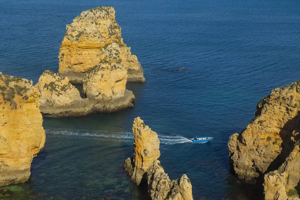 Ponta Piedade Algarve Portugal Enjoying View Spectacular Rock Formations Boat — Stok fotoğraf
