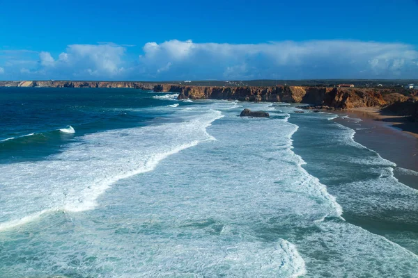 葡萄牙阿尔加维西海岸美丽的空旷海滩 — 图库照片