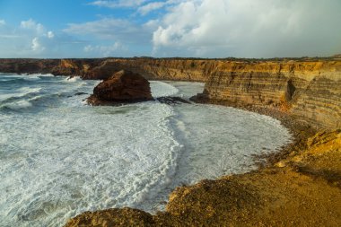 Portekiz, Sagres yakınlarındaki Algarve Batı Sahili 'ndeki uçurumlar
