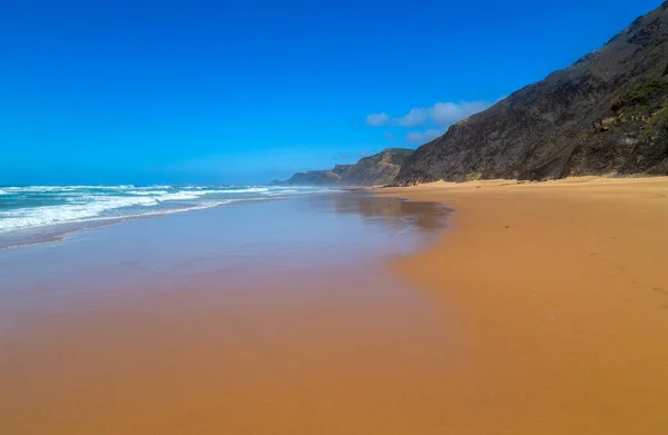 Piękna Pusta Plaża Zachodnim Wybrzeżu Algarve Portugalia — Zdjęcie stockowe