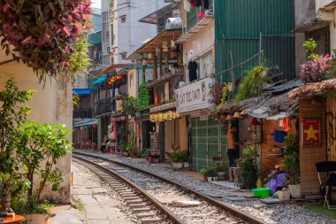 Hanoi, Vietnam: Hanoi antik kentinde demiryolu yakınında yaşayan insanların hayatı.