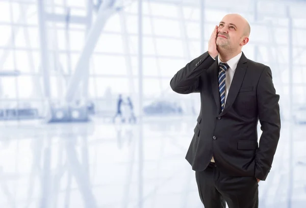 Homme Affaires Dans Costume Gestes Avec Mal Tête Bureau — Photo