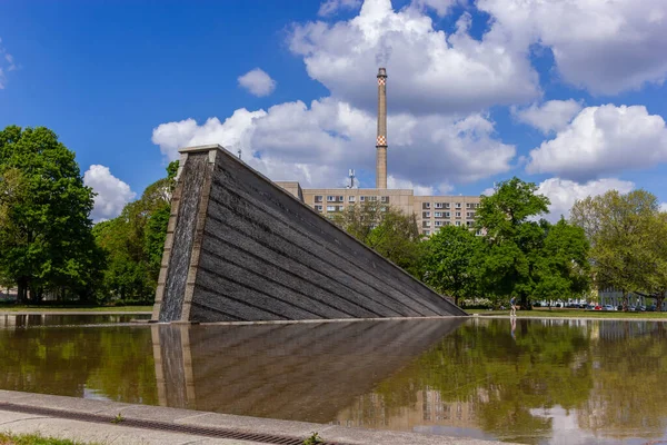 Berlin Almanya Berlin Deki Duvar Anıtı Bir Şelaleye Dönüştü Berlin — Stok fotoğraf