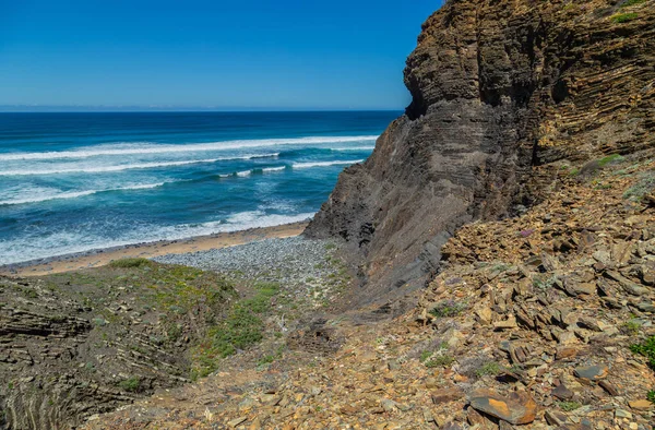 ポルトガルのサグレス近くのアルガルヴェ西海岸の崖 — ストック写真